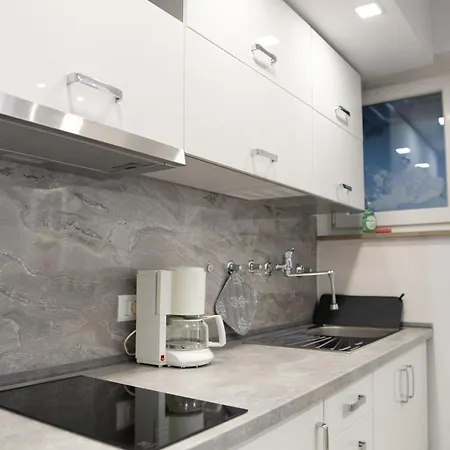 Champagne Apartment *