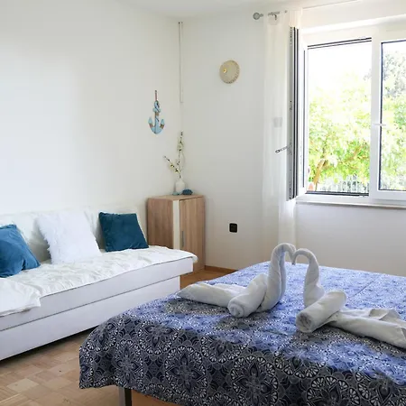 Champagne Apartment *